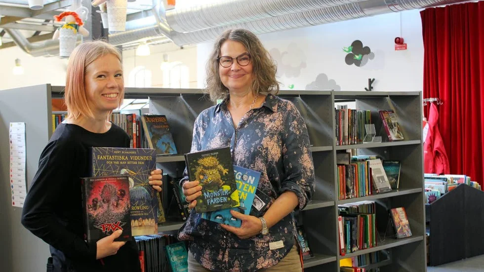 Kristina Nilsson, bibliotekarie och Anna-Lena Grusell, turism- och kulturchef i Åtvidaberg berättar om sommarläseklubben för barn mellan sex och 16 år.