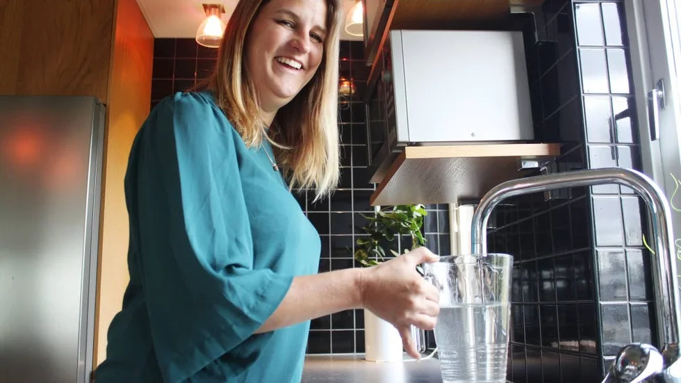 VA-chef Emma Jonsson uppmanar kommuninvånarna i Vimmerby att fortsätta vara sparsamma med användandet av vatten.