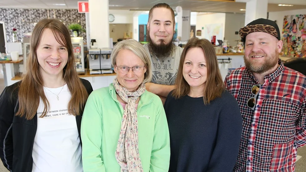Fritidsledarna på Fabriken söker efter fler sponsorer så att alla ungdomar ska kunna åka med på Valborgsresan till Liseberg. Fr.v Anja Persson, Cilla Lundin, Daniel Johansson, Camilla Karlsson och Peter Knutsson.