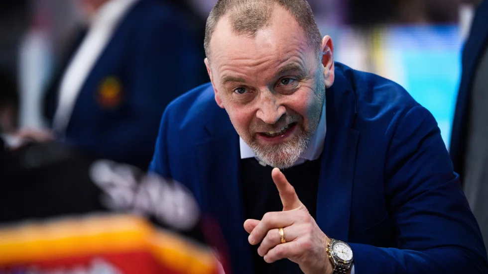 Thomas Berglund hade ett möte med kaptenerna efter matchen mot Brynäs.