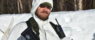 Väktaren Christopher, 32, tog värvning i Hemvärnet • "Inte bara vapen som lockar"