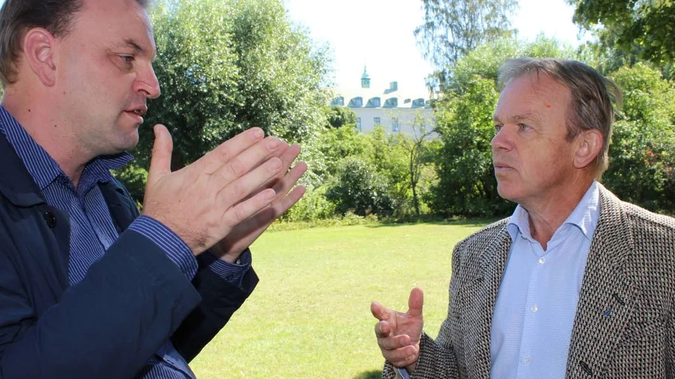 Inga mer staket, om Liberalerna i Linköping fick bestämma. Carl-Fredrik Ideström och Gustaf Appelberg vill öppna slottsträdgården för allmänheten.