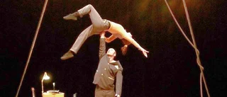 Musik och akrobatik på Teatern