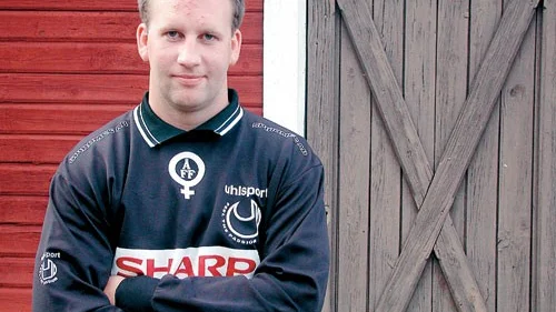 Fimpen spikar igen målet när försvararna inte hinner med.