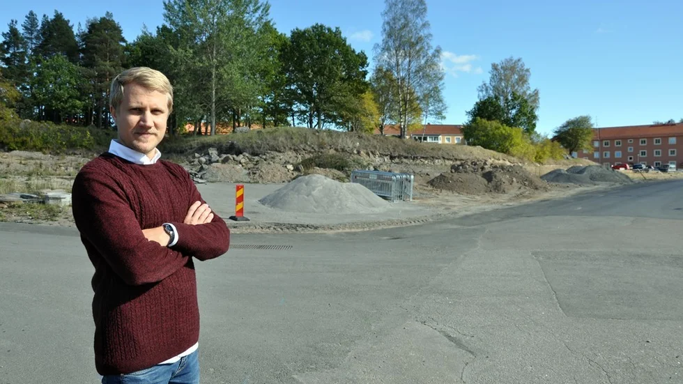 "Antalet bostadsanpassningar har gått upp sedan inriktningen ändrats så att äldre ska bo kvar i sina invanda lägenheter så länge de kan och vill", säger byggnadsinspektör Sebastian Monell. Foto: Alf Wesik