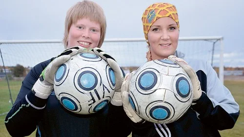 På söndag spelar Vimmerby kval hemma mot Skövde. Frågan är vem som får chansen i målet, Kicki Rödin eller Johanna Johansson.