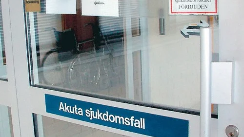 Akuten stängs. På vardagar helt och hållet, på helgdagar är det fortfarande öppet. Men bara fem timmar, mellan klockan 10 och 15. Sen är det Västervik som gäller för den som behöver söka läkare.