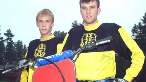 Isak Månsson och Johan Ek ska försvarva hemmaklubbens färger då en deltävling i JSM arrangeras på Gnagaredalens motocrossbana i helgen. Foto: Magnus Strömsten