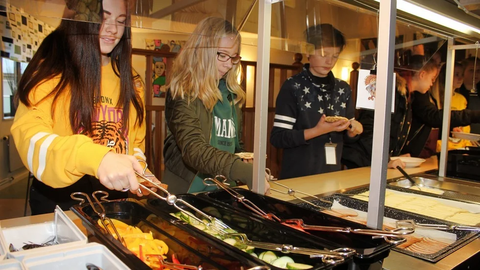 Frukost på skolan har provats på många ställen, som i Vimmerby på bilden eller i Botkyrka. Nu vill Socialdemokraterna utreda möjligheterna att göra detsamma i Älvsbyn.
