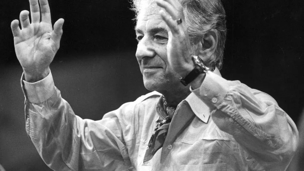 Mångsidig. Amerikanske tonsättaren, kompositören och dirigenten Leonard Bernstein (1918-1990).