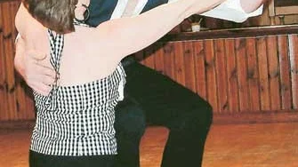 Ann-Britt Karlsson och Jörgen Evertsson var ett av de åtta danspar som var med i danstävlingen "Får jag lov?".