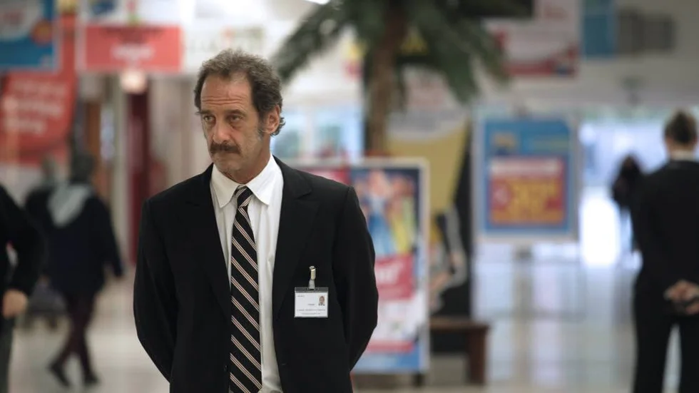 Vincent Lindon spelar huvudrollen i den välgjorda skildringen av modernt arbetsliv, "Marknadens lag".