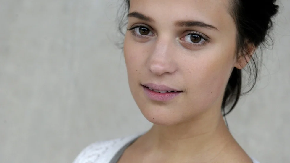 STOCKHOLM 20101019
Alicia Vikander spelar den kvinnliga huvudrollen i filmen Till det som är vackert.
Foto: Janerik Henriksson / SCANPIX / Kod 10010