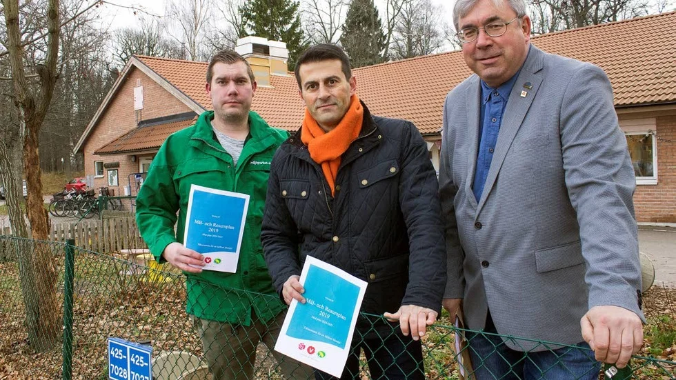 Christian Pettersson (MP), Elias Georges (S) och Peter Karlberg (V) presenterar en alternativbudget för Motala kommun i namn av Soldariskt Motala.