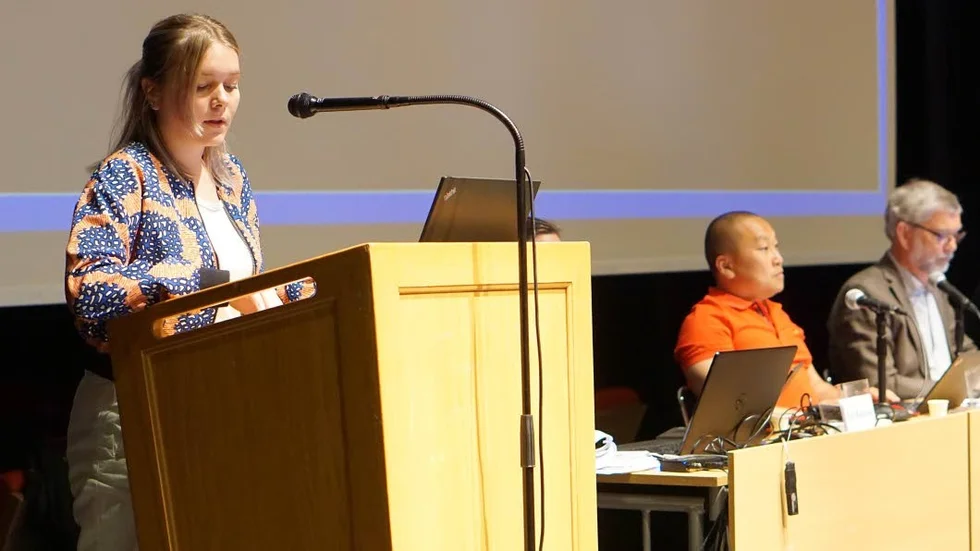 Moa Henriksson var en av flera gymnasieelever som var uppe i talarstolen under fullmäktigemötet.