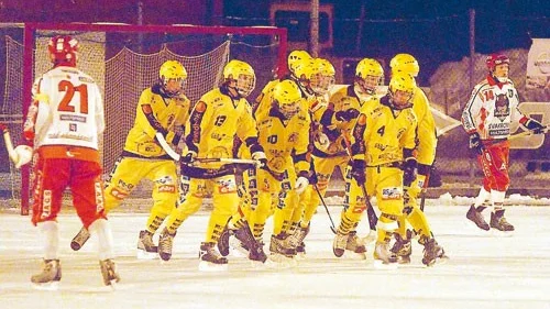 Åby/Tjureda jublar över ett hörnmål i seriefinalen där de besegrade Målilla på bortais med hela 8-3.