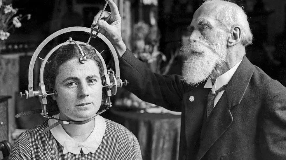 Lång- eller kortskalle? Nu höjs krav på statlig kartläggning av folkmaterialet igen.