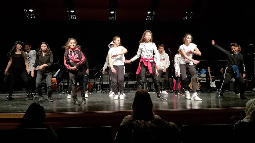 Dans över gränser. Integrationsprojektet på Kulturskolan i Mjölby resulterade i föreställningen "Come together" på onsdagskvällen.