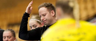 Sist i tabellen – nu lämnar tränaren