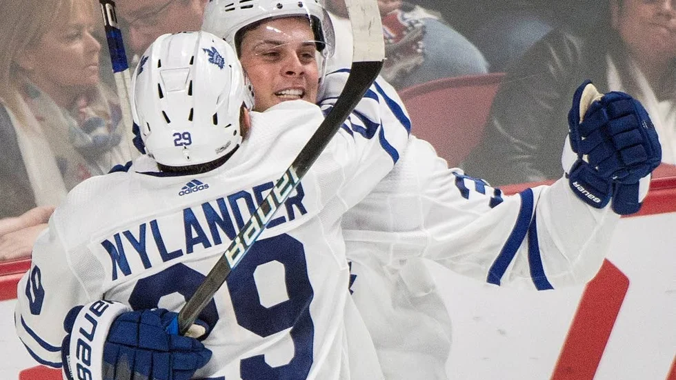 "För tillfället kan vi bara njuta av alla snygga mål som radarparet Auston Matthews och William Nylander står för."