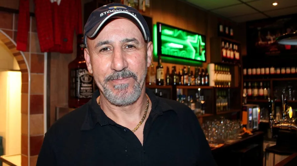 Fouad Andas, delägare till Järnvägscaféet, förklarar den kommande försäljningen med att han vill få mer tid över för barnen och familjen.
