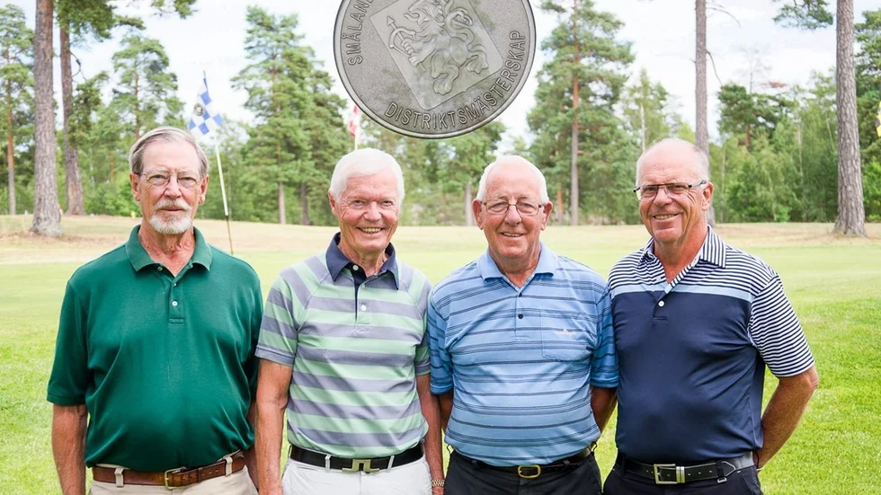 Bill Geary, Bo Nilsson, Stig Knutsson och Bengt Oredsson och deras silvermedalj infälld i bilden.