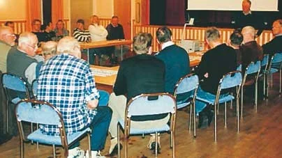 Ingatorpsborna diskuterar framtiden med representanter från Vision 2020.