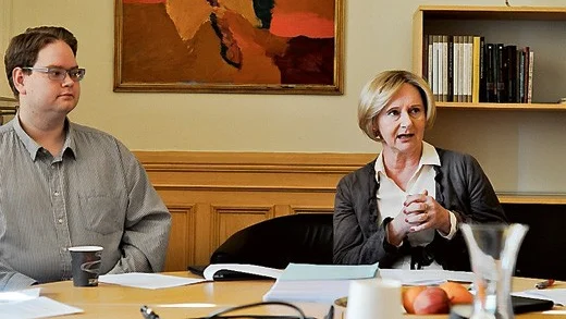 Lena Micko och Daniel Andersson anser att det är viktigt att kommunala bolag ska bli mer aktiva med att anställa personer som står långt ifrån arbetsmarknaden.