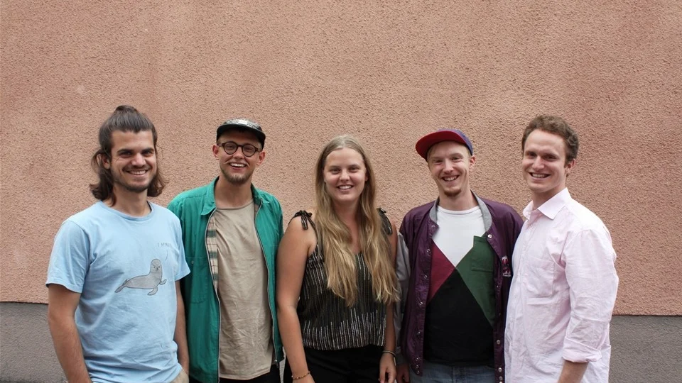 Hemvändarna utgörs av Axel Jensen, Jakob Gustafsson, Lisa Johansson, Martin Erstrand och Gustaf Lennman. Foto: Erica Månsson