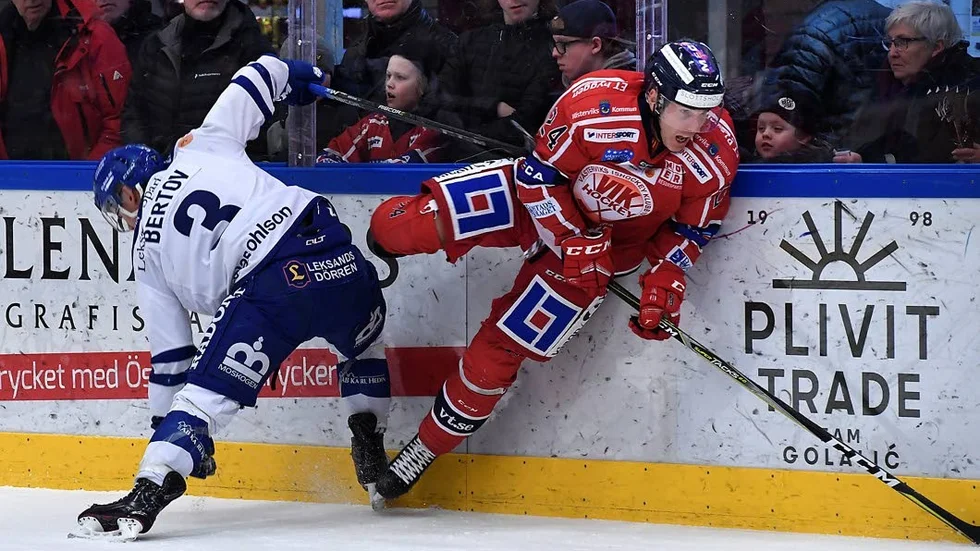 Västerviks IK mot sargen. Kommunen räddar hockeylagets ekonomi med stödköp av ishallens restauranginventarier.