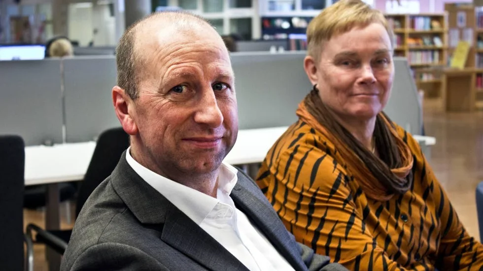 Danny Aerts, VD för Internetstiftelsen, och bibliotekschef Birgitta Hellman Magnusson vill göra det digitala lättare att förstå.