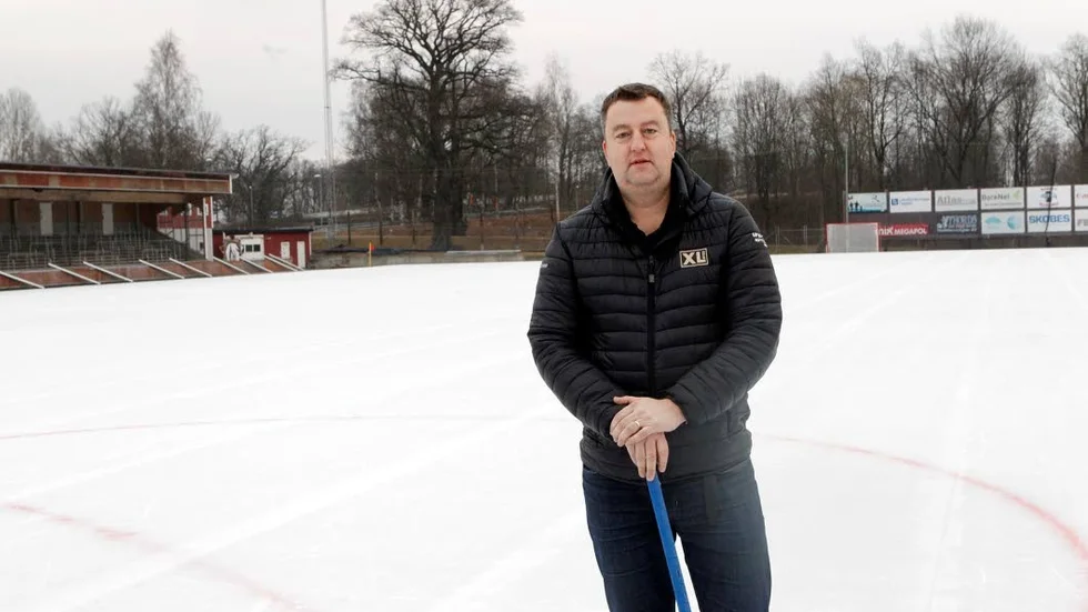 Pär Beckne, klubbchef i IFK Motala, har under många år kämpat med att få föreningens ekonomi på fötter och lyckats efter sju tuffa år. Nu siktar man framåt och vill nå elitserien inom kort. En förutsättning för det, menar han, är att det byggs en hall.