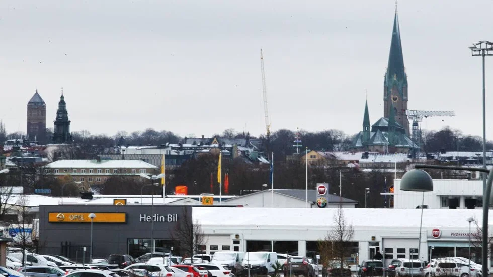 Linköpings centrum ska växa över ån. Då måste bilhallarna flytta på sig.