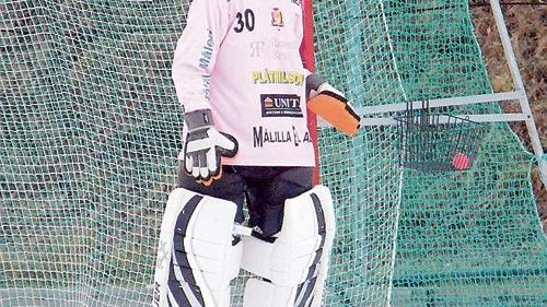 Möter moderklubben. Målilla Bandys match mot BK Bore blir speciell för målvakten Christian Johansson. Han bor i Figeholm och moderklubben är just Bore. För Målilla är det bara seger som räknas i jakten på serieseger.