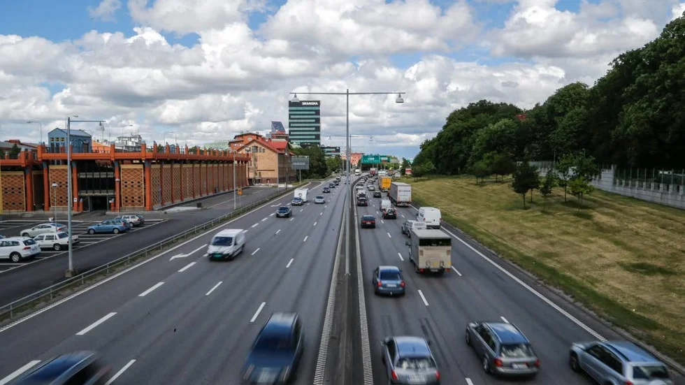 Moderaterna vill se mer biobränsle i bensin och diesel.
