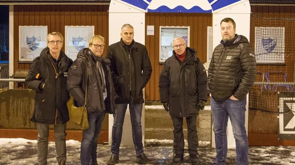 Pär Höckert, biträdande kommundirektör Jimmy Szigeti, kommunalråd Kåre Friberg (m), IFK Motalas ordförande Bo Ribers och klubbchefen Pär Beckne informerades på onsdagen om hur ett möjligt bygge av en airdome i Motala skulle kunna ske.