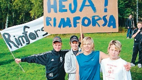 Joakim Klasson och Jacob Gustafsson tog en dubbelseger på 60 meter och hyllades av skolkompisarna Robin Gustafsson och Lukas Almroth.