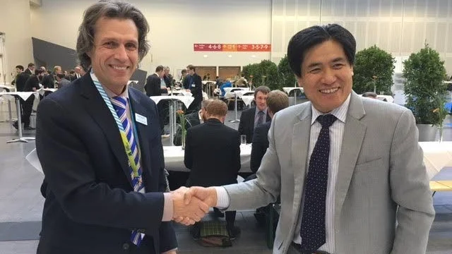 Impact Coatings grundare Henrik Ljungcrantz och styrelseordföranden i China Hydrogen Energy Deng Qinghua