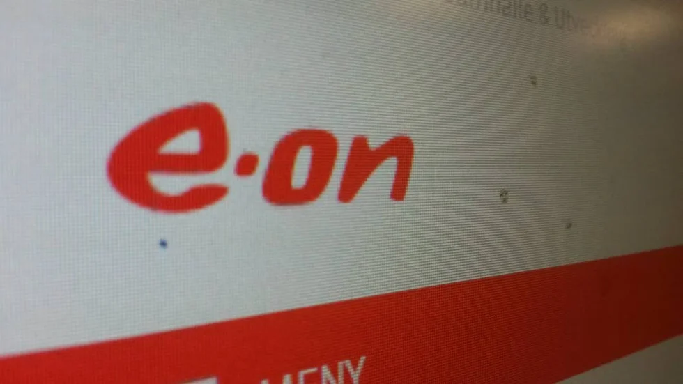 Eon elnät kräver 50-åringen på drygt 7 000 kronor i skadestånd.