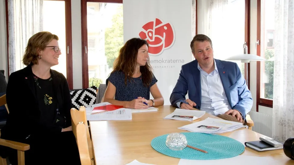 Linköpingspresentation. Helena Balthammar, kommunfullmäktiges ordförande (S), lyssnade när riksdagsledamöterna Eva Lindh ooch Johan Löfstrand berättade om regeringens budgetförslag.