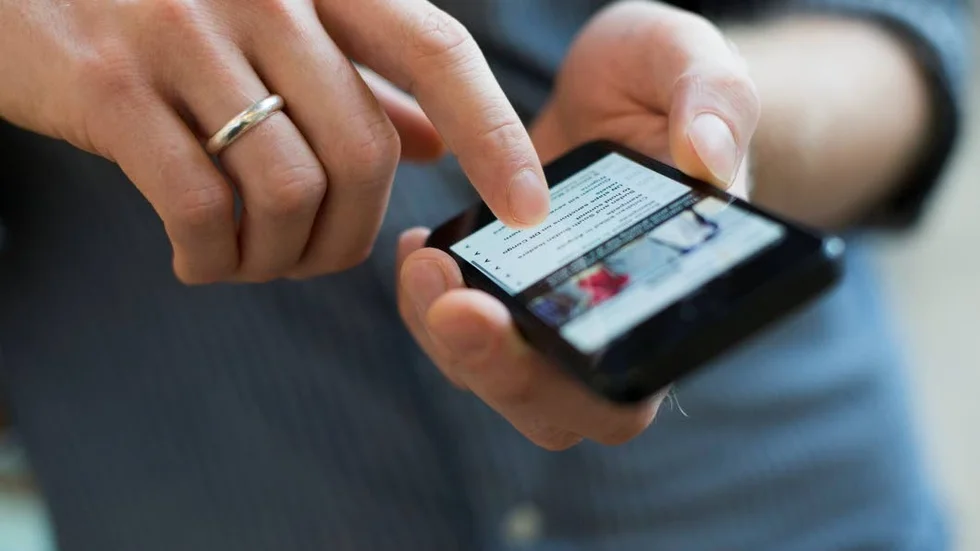 Mobilen spårades genom en tjänst i telefonen.