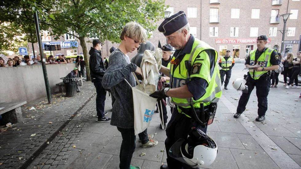 Kontroll. Särskilda visitationszoner skulle underlätta Polisens arbete.