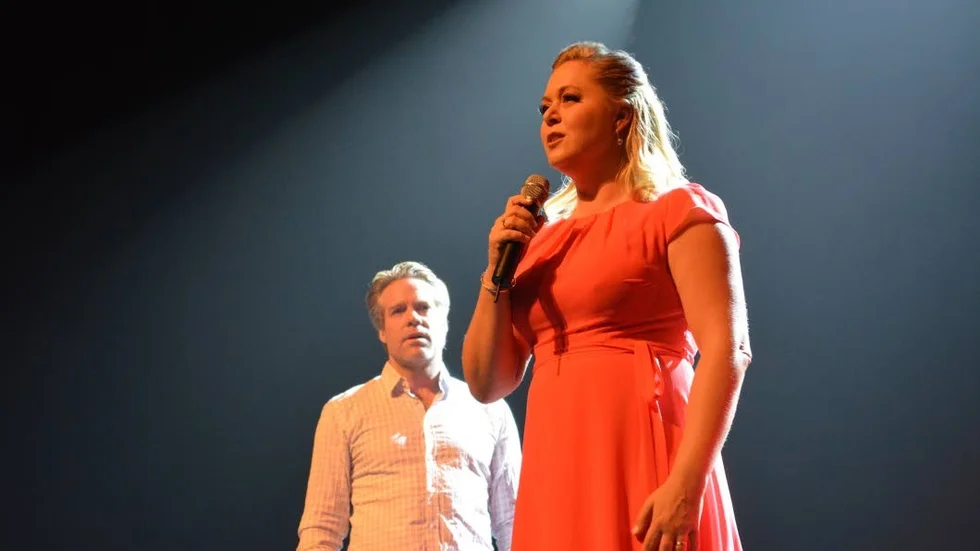 DUETT. Jesper Tydén och Viktoria Tocca sjöng innerligt och vackert ur ”Broarna i Madison County”. Foto: Per Carlsson