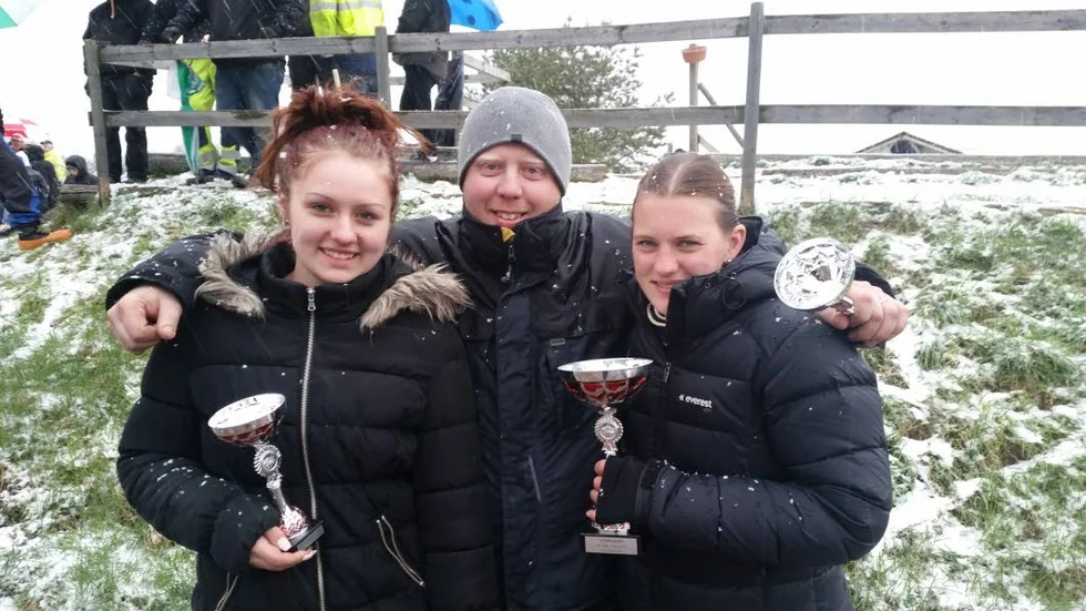 CUPÅKNING. SMK Motalas Amanda Boberg, Johan Edepil och Alexandra Damberg tog pokal i Tyckecupen.