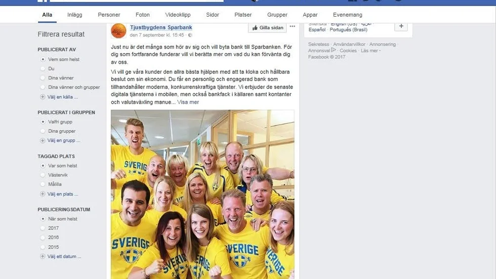 Blågult. Klädda i blågula landslagströjor markerar anställda på Tjustbygdens Sparbank var de har sin hemvist.