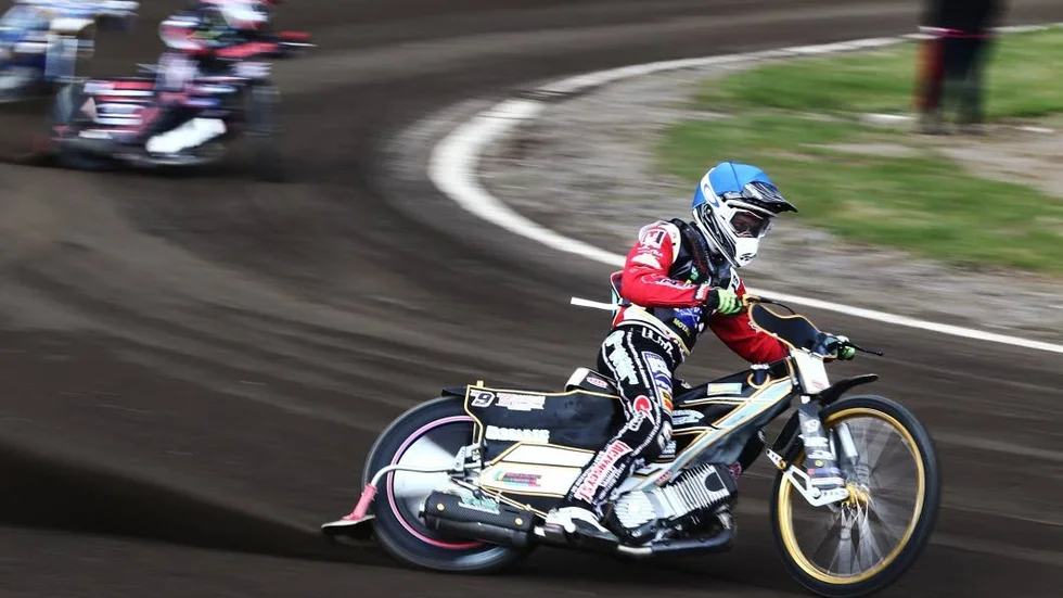 Daniel Davidsson visade att han hittar runt Motala arena.