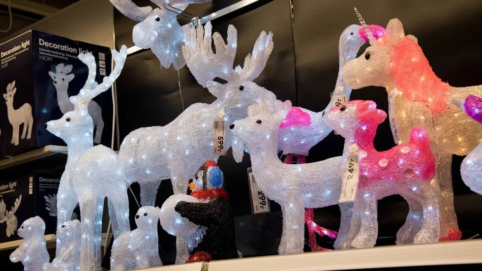 Julpyntet är redan på plats i en butik i Västervik.