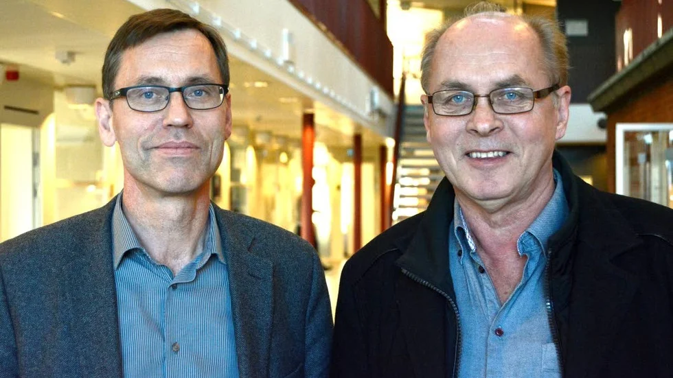 Motioner. Magnus Bengtsson och Gunnar Jansson (S) svarar på elevernas motioner.