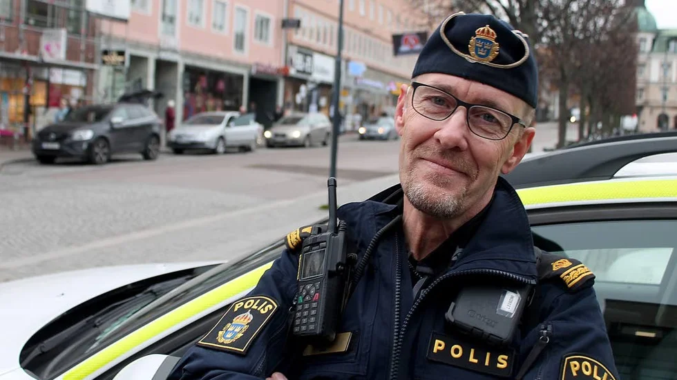 Kenth Almroth förklarar att polisen nu kommer att kontrollera cyklisterna i Linköping mer noga under kvällstid.