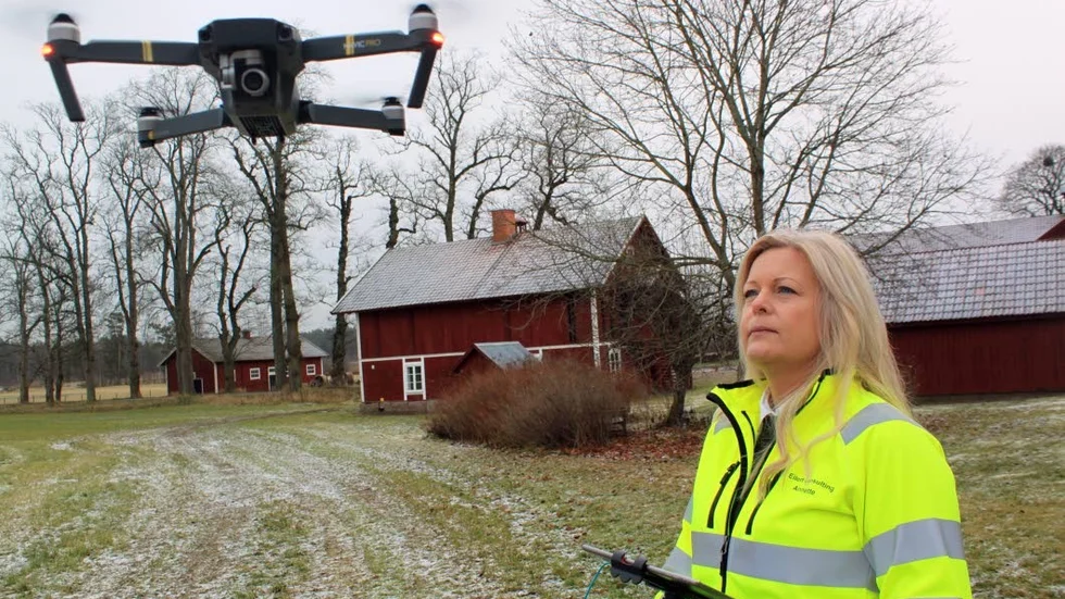 "En drönare kan vara till stor hjälp vid kriser och spara värdefulla minuter" säger drönaroperatören Anette Eilert.